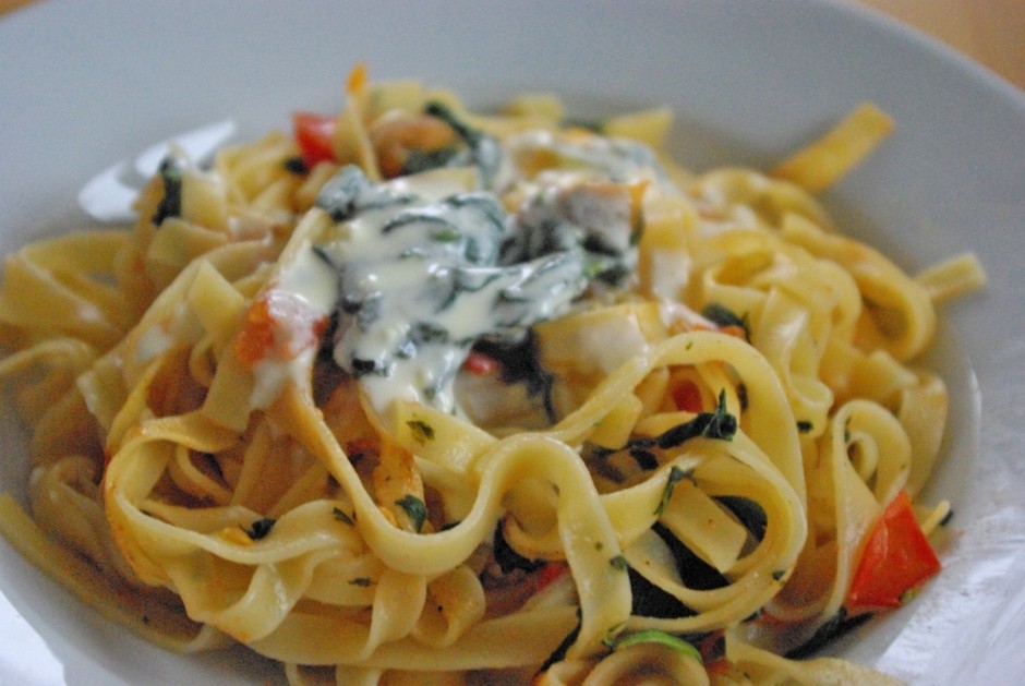 Tagliatelle mit Blattspinat und Schafkäseschaum