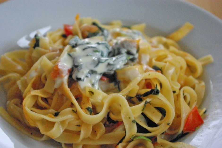 Tagliatelle mit Blattspinat und Schafk&auml;seschaum