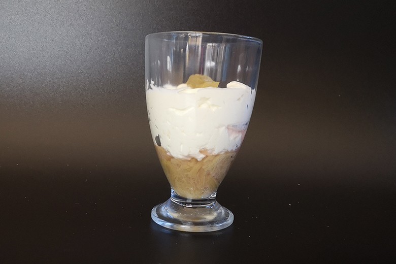 Rhabarberkompott mit Amarettocreme