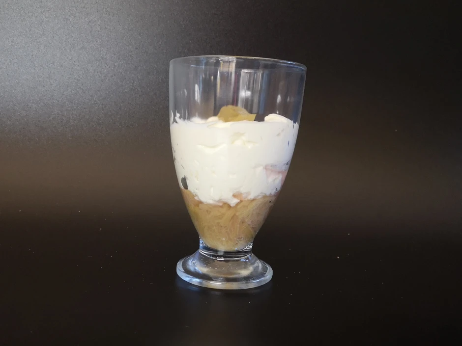 Rhabarberkompott mit Amarettocreme