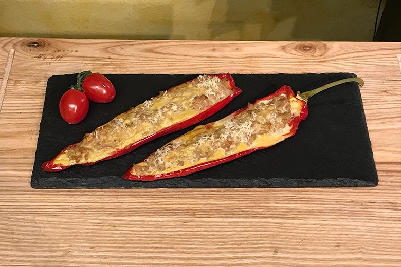 Spitzpaprika mit Geflügelfüllung