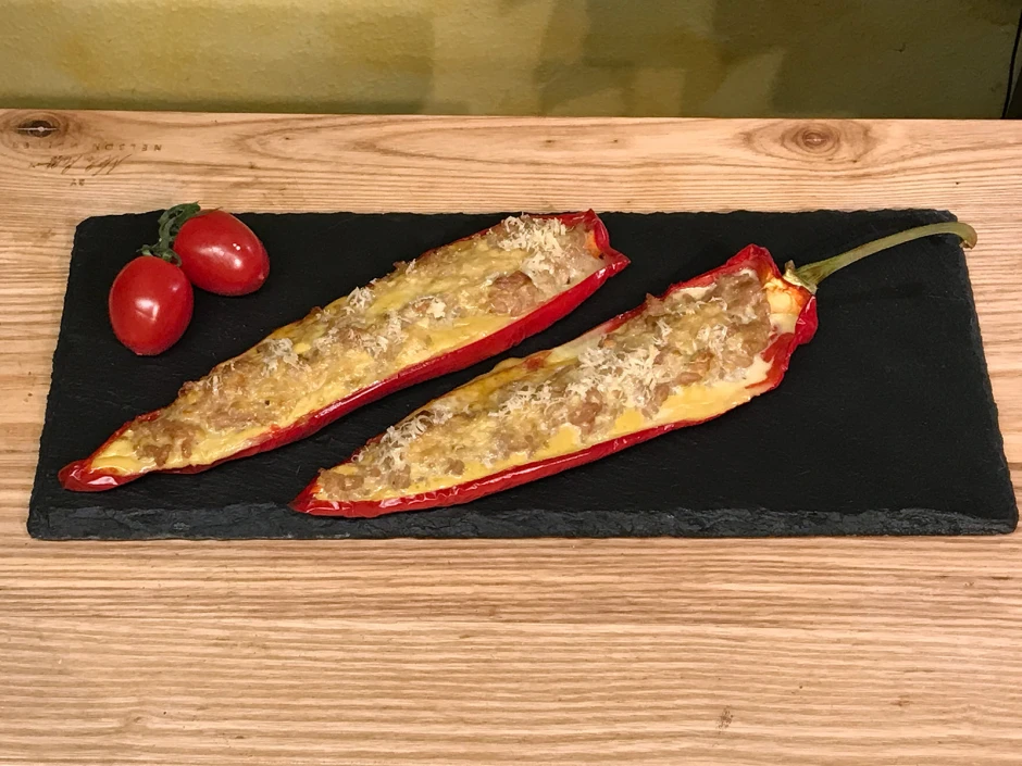 Spitzpaprika mit Gefl&uuml;gelf&uuml;llung